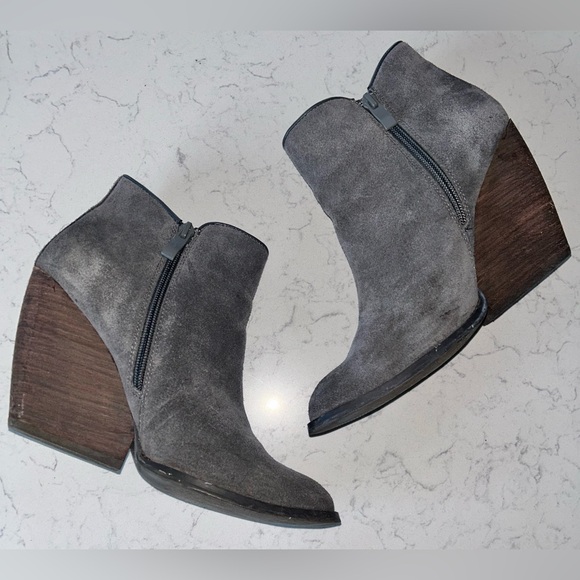 (SZ 9 PLEASE READ) Very Volatile Whitby Charcoal Suede Leather Wedge Booties - Picture 10 of 16
